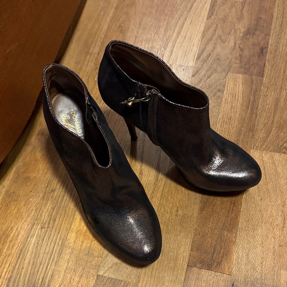 Donald J Pliner Heeled Boots - Picture 2 of 3